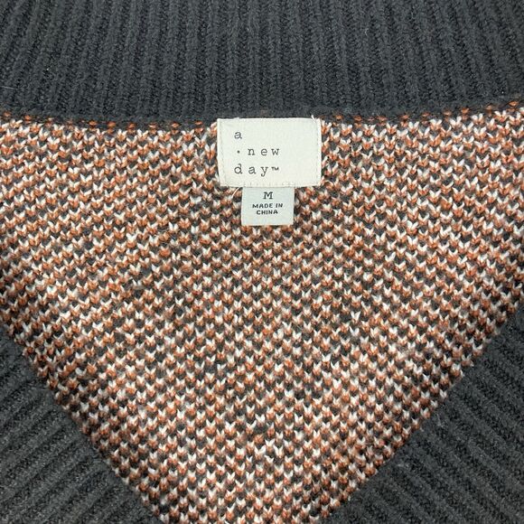 A New Day Oversized Sweater SZ M Argyle Pattern Rust White Black V Neck Soft - Picture 2 of 9